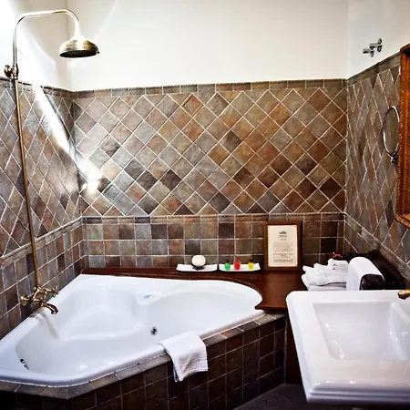 La Moncloa De San Lazaro Cacabelos