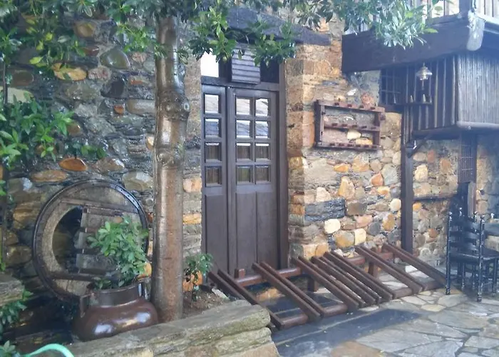 La Moncloa De San Lazaro Cacabelos (Leon)