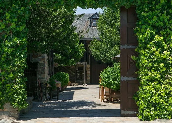 La Moncloa De San Lazaro Hotel